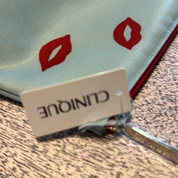 Kate Spade X Clinque Red Lips Beauty Bag NWT - Picture 4 of 5